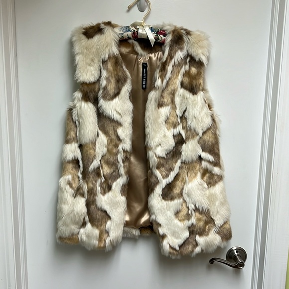 Design Lab Faux Fur Vest - Picture 1 of 8